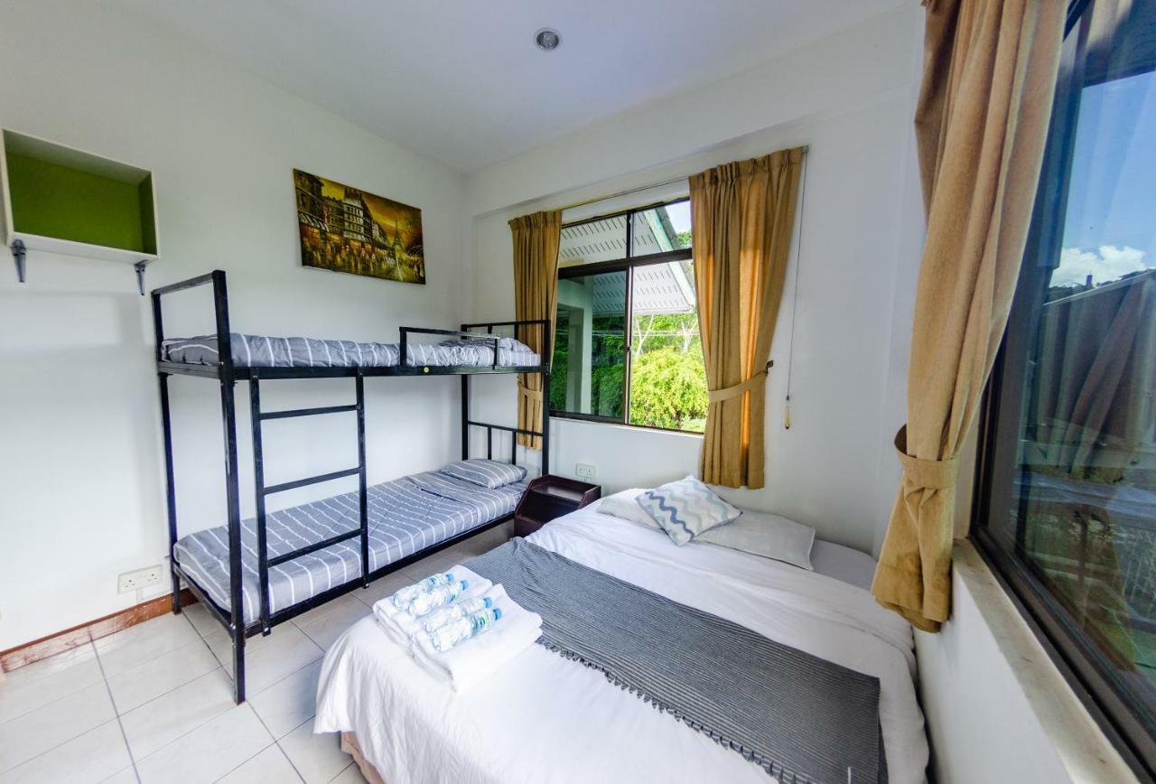 Poni Homestay Muara Exterior foto