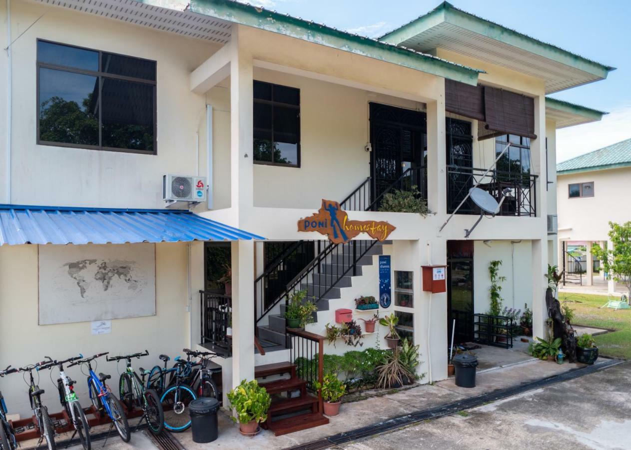 Poni Homestay Muara Exterior foto